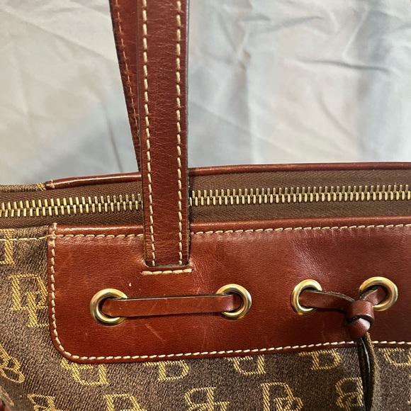 Dooney and Bourke shoulder bag - Picture 2 of 16